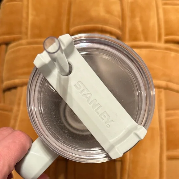 NWT Stanley 40 oz Tumbler - Picture 3 of 4